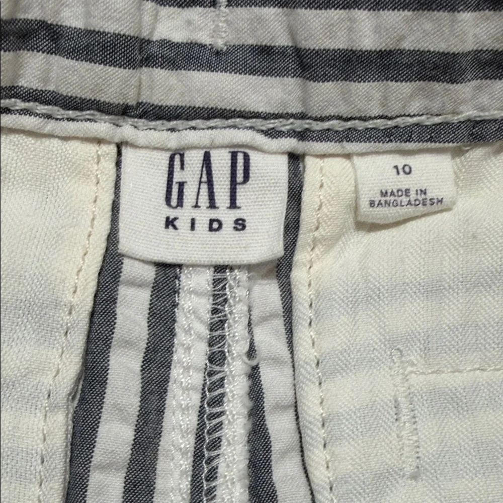 GAP Kids Gray/Blue & White Striped Seersucker Shorts, Adj Waist. Sizes 8 & 10.